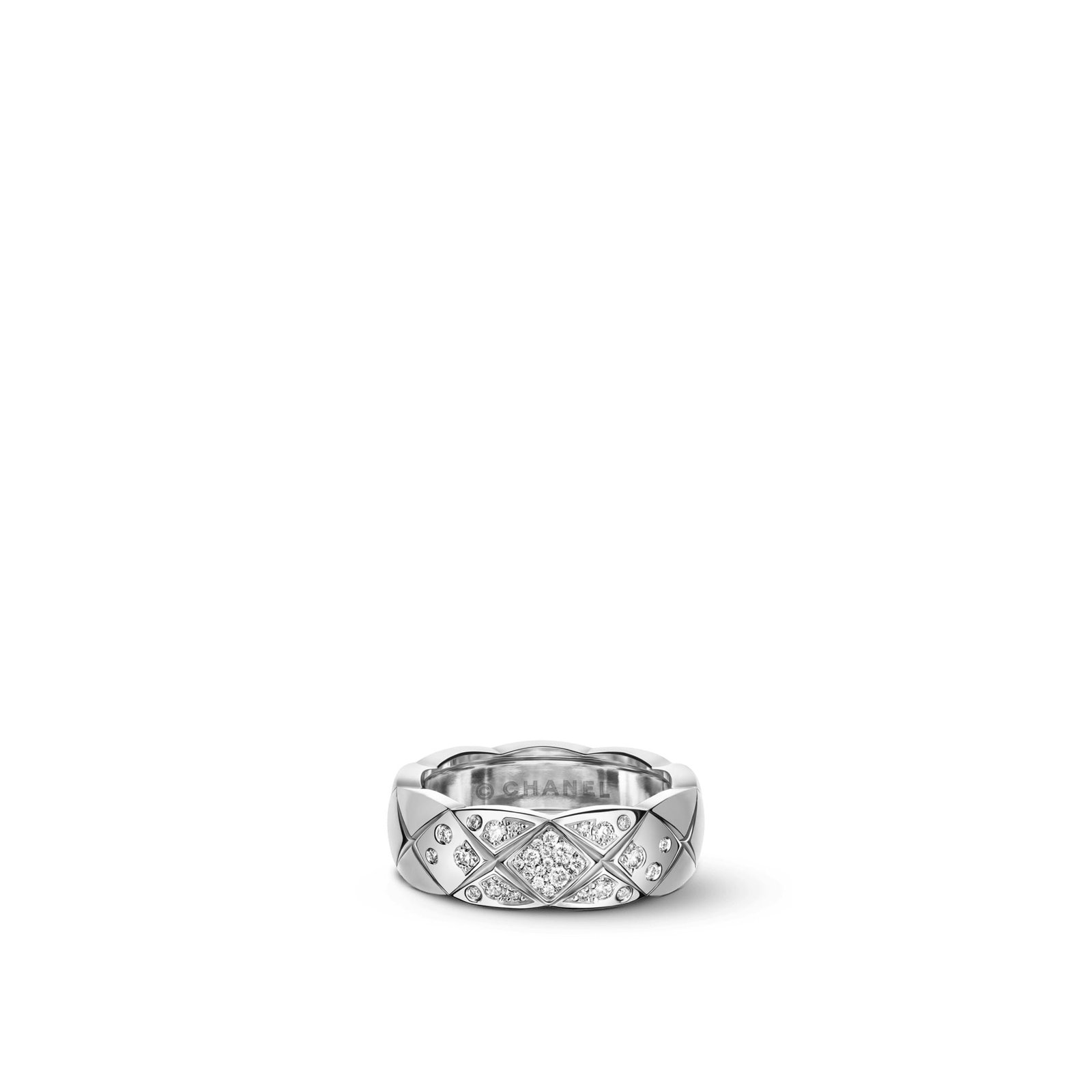 Coco Crush chanel dupes ring Quilted motif small version 18K white gold diamonds