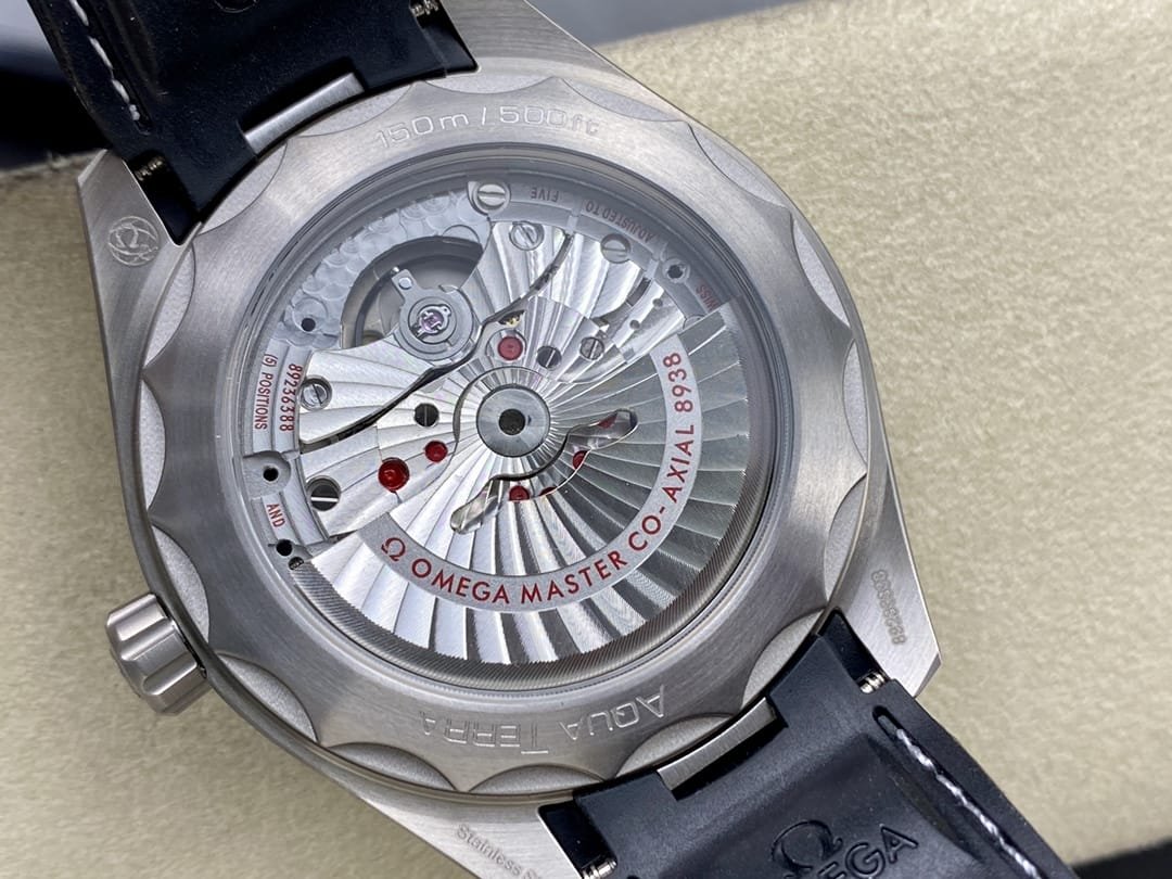 Omega Watch Seamaster Aqua Terra 150M 43mm titanium on rubber strap 220.92.43.22.99.001 - Image 7